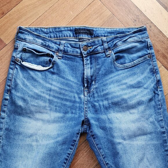 Aeropostale Light Wash Slim Straight Jeans Size 31/30 - Picture 6 of 16